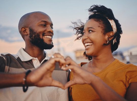 A couple on a casual coffee date, representing modern dating